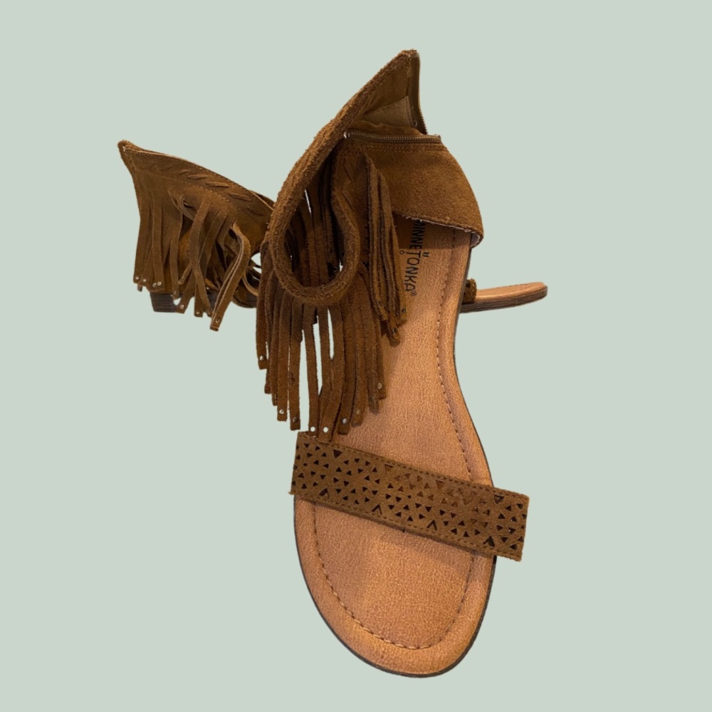 Minnetonka Flat Sandal Size 8
